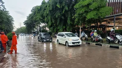 Banjir Jakarta Ganggu Mobilitas Pagi, BMKG Catat Ancaman Hujan Berlanjut di Jabodetabek