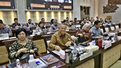 Rupiah Sentuh Rp17.600, DPR Soroti Tata Kelola Internasional Bank Indonesia