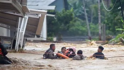 Banjir di Padang Rendam 200 Rumah, Tanggul Batang Air Dingin Jebol