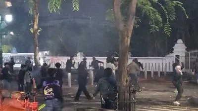 Demo Malioboro Ricuh, Massa Coba Terobos Gedung DPRD DIY