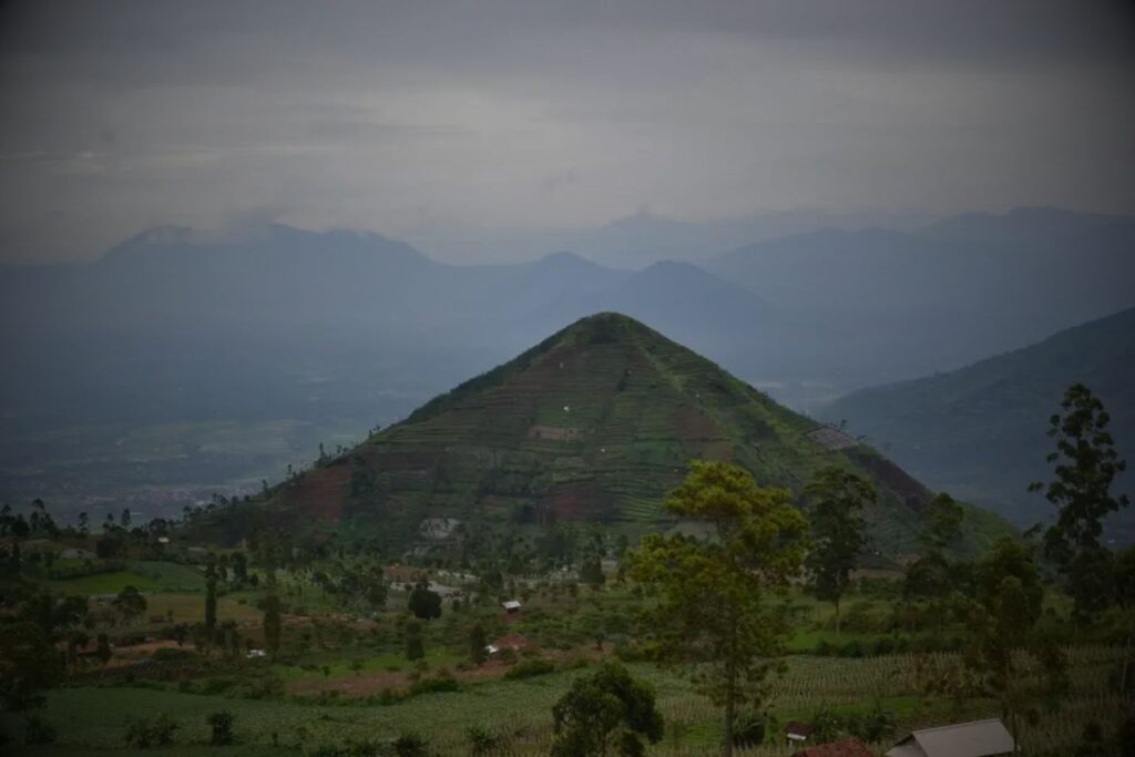 Jejak arkeologis situs megalitikum Gunung padang. (Istimewa)