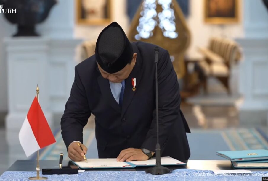 Prabowo Tanda Tangan