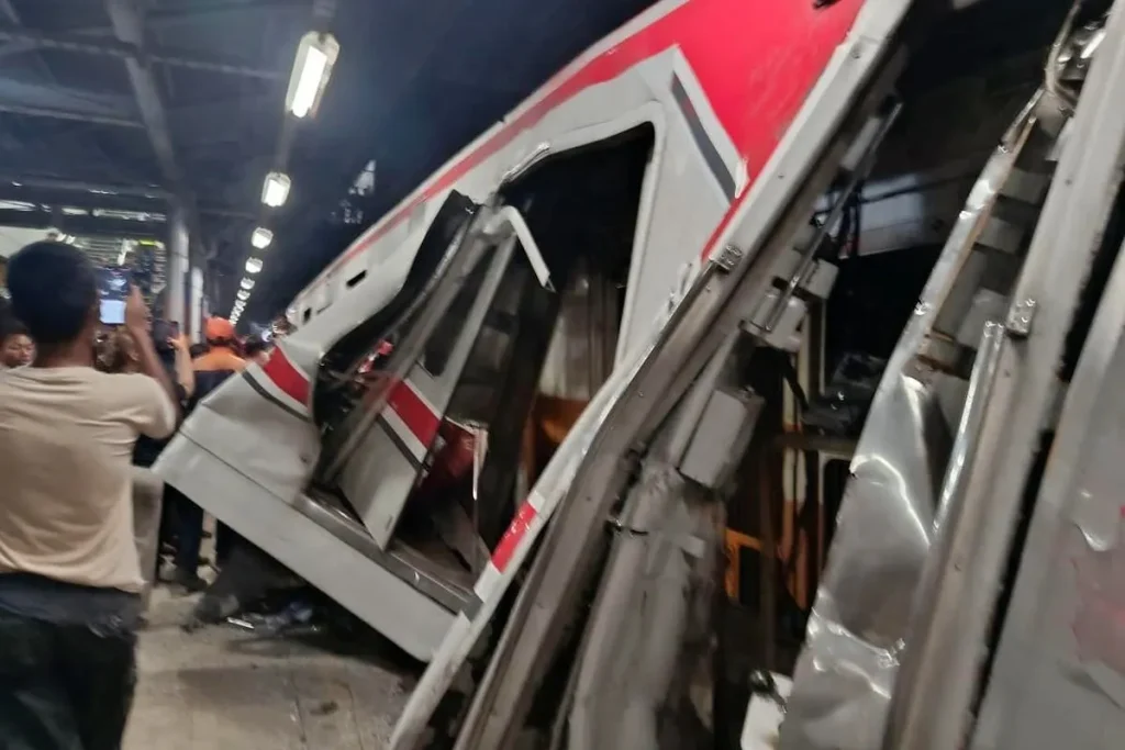 Kecelakaan Kereta Argo Bromo dan KRLKecelakaan Kereta Argo Bromo dan KRL