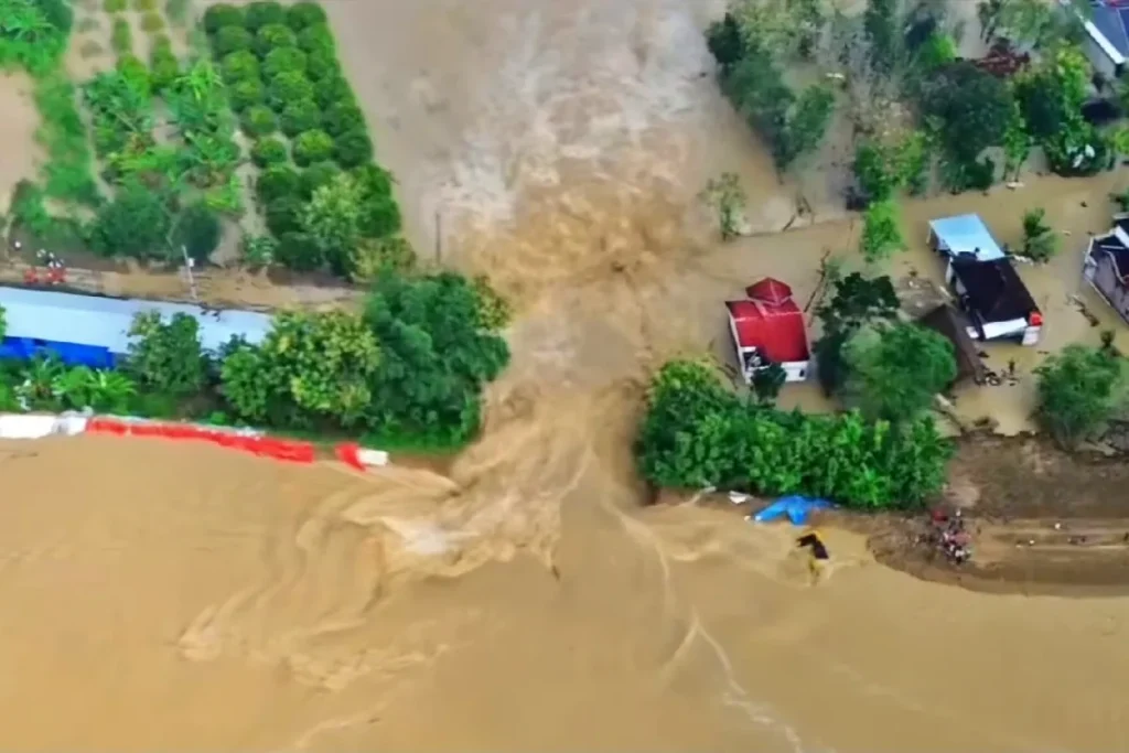 Tanggul Sungai Tuntang Jebol