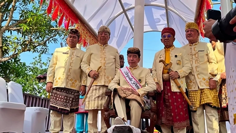 Analisis Etika Publik di Balik Ritual Adat Joko Widodo di Lampung