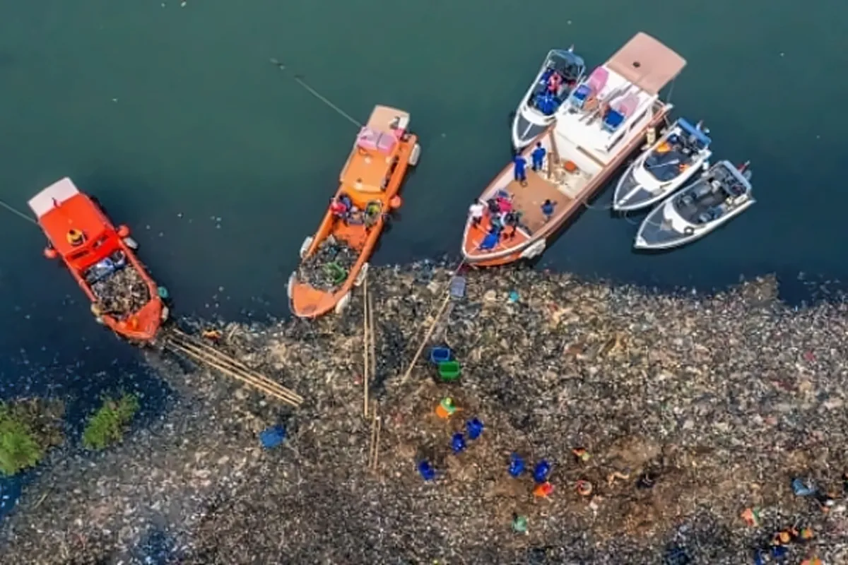 Pulau Sampah di Muara Angke, Jakarta
