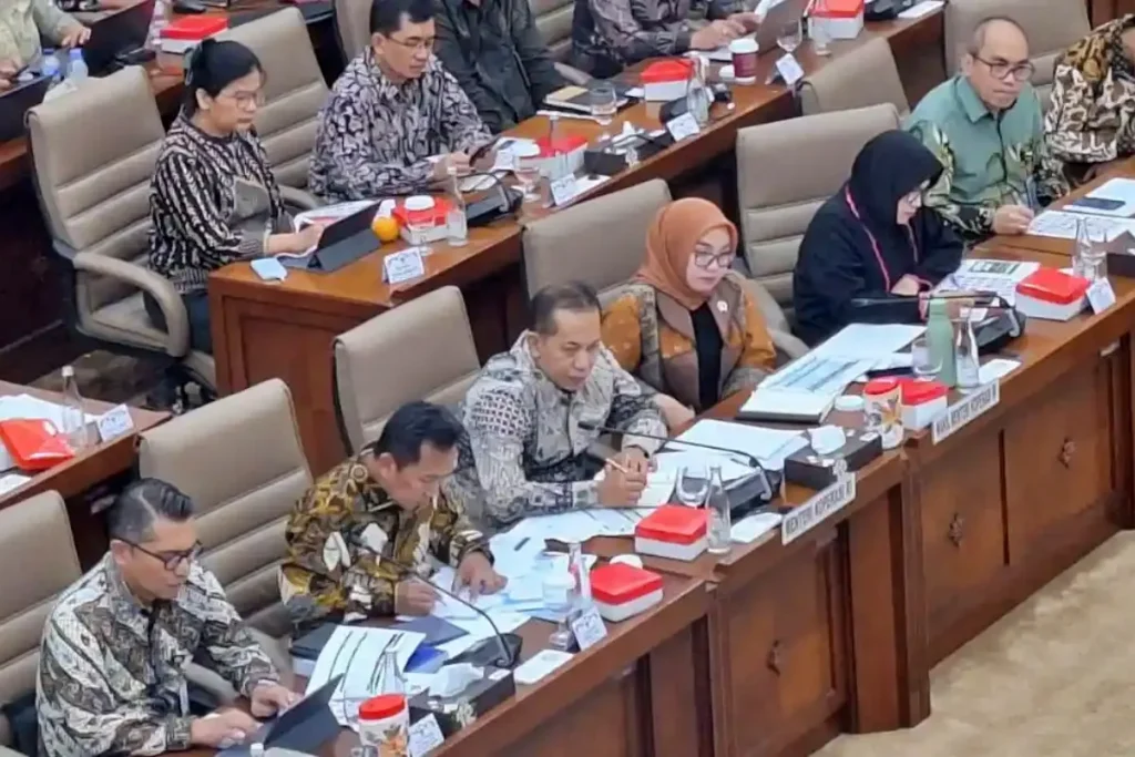 Rapat DPR RI dan Kementerian Koperasi